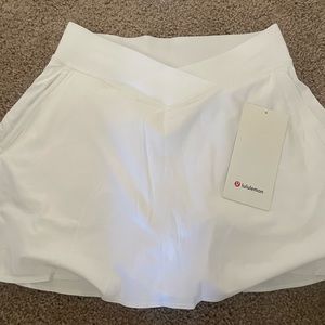 Brand New Lululemon Vwaist MidRise Tennis skirt- White